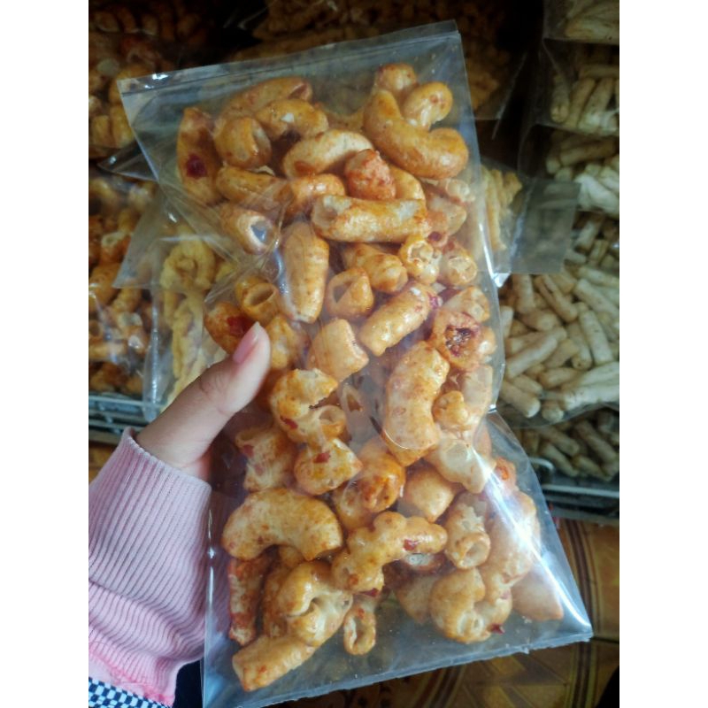 

MAKARONI BANTAT PEDAS SNACK MAKANAN RINGAN MURAH 250GR, 500GR, 1KG