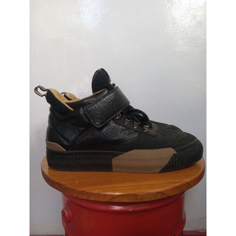 sepatu second moncler