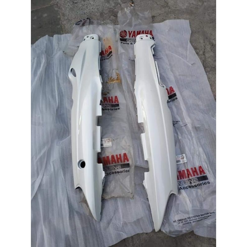 body bodi belakang kanan kiri f1zr fisr fizr vega putih original yamaha