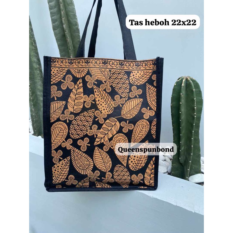 

LUSIN ISI 12 BIJI TAS HAJATAN BOX NASI HEBOH SIZE 22x22
