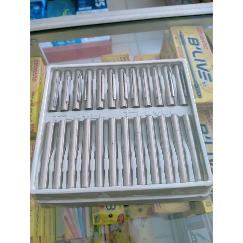 

Pulpen Pentel / isi refil hitam, biru