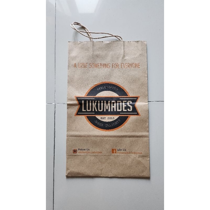 

paper bag XL lukumades ori 12rb dapat 3 (preloved)