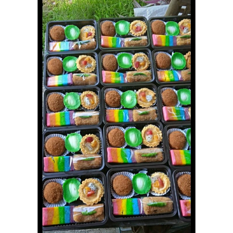 

KUE MINI KUE BASAH KUE TRADISIONAL.Pemesanan OB5933346999