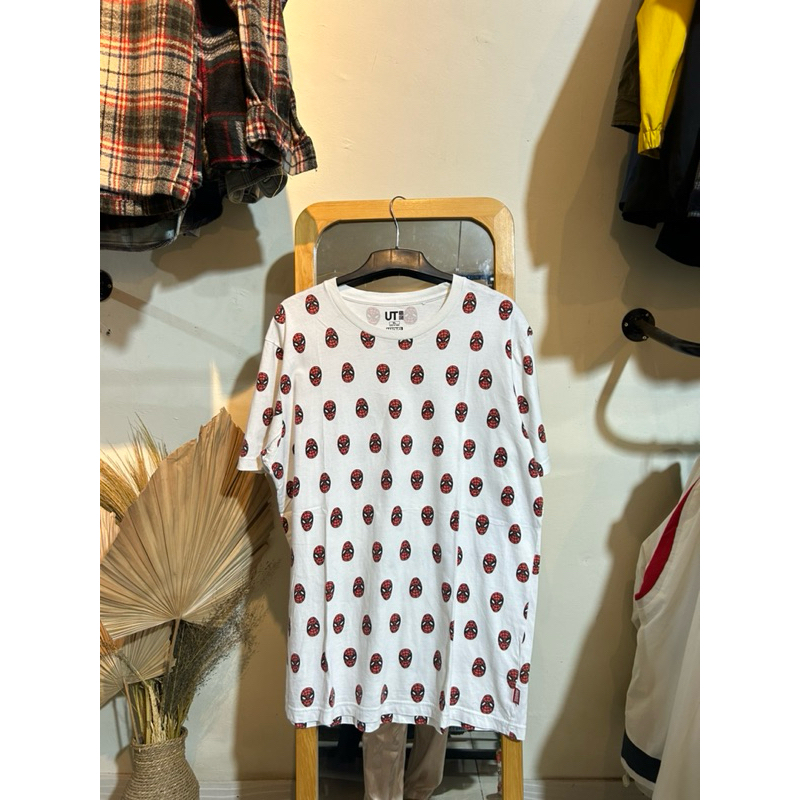 kaos uniqlo x marvel