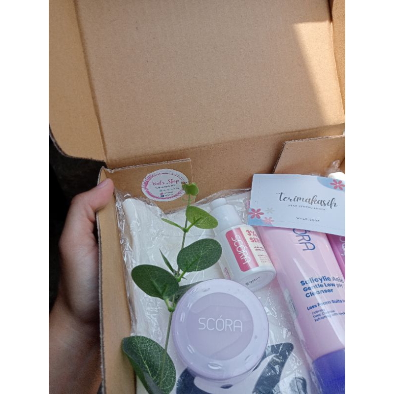 

Hampers Gift Box Wanita||Kado Wanita|| Hadiah Wanita||Skin Care