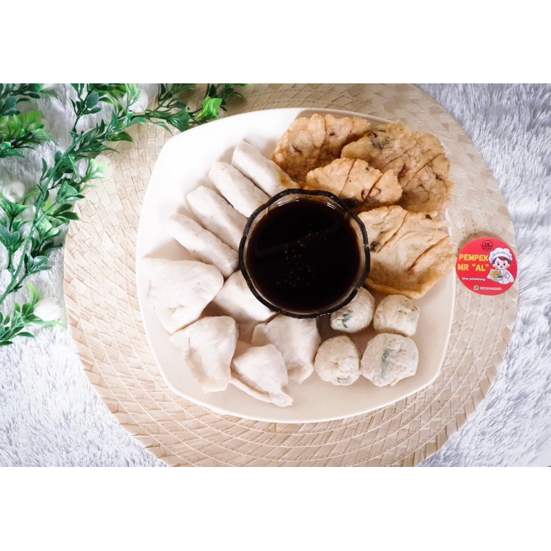 

Pempek Palembang Asli Ikan Tenggiri (Paket 20rb)