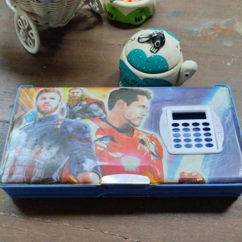 

preloved kotak pensil marvel