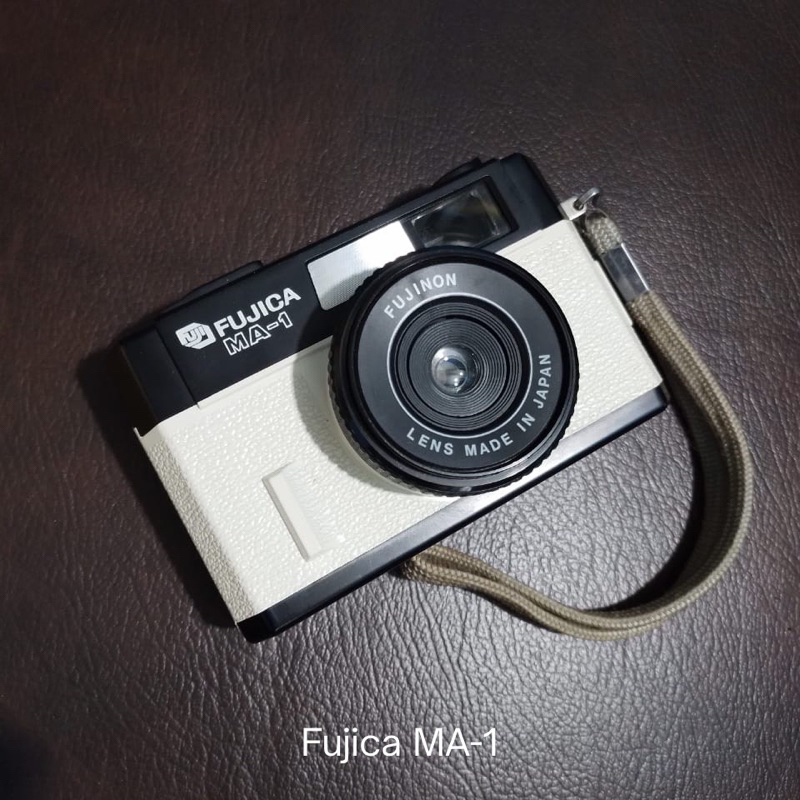 FUJICA MA-1 putih ( kamera roll film135mm)
