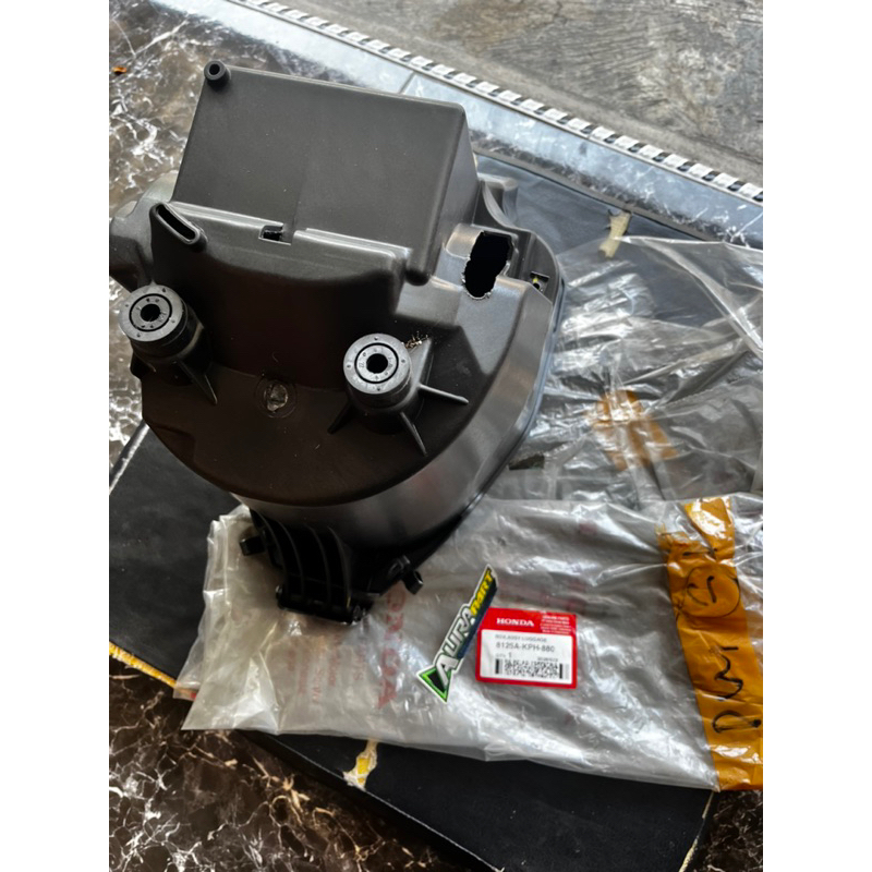 BOX HELM BAGASI KARISMA 8125A-KPH-880 ORI AHM