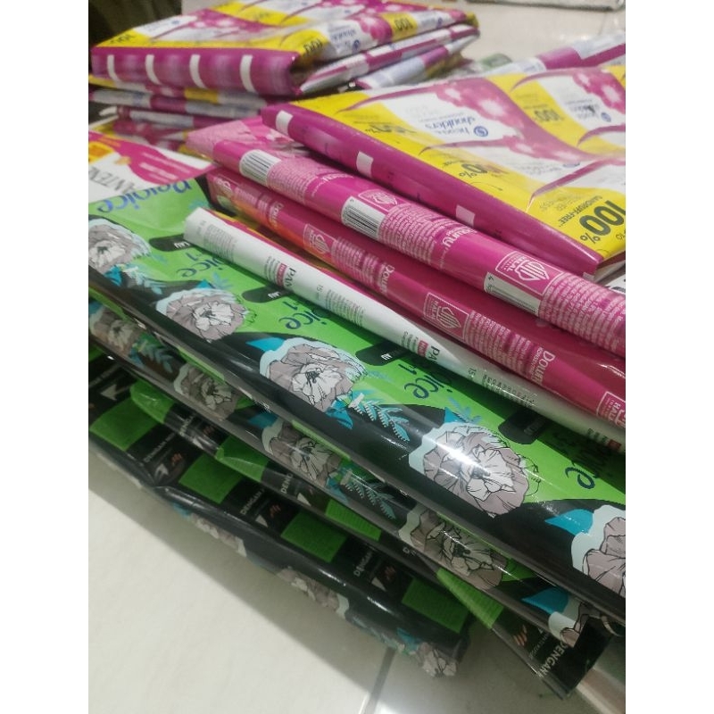 

PLASTIK DAUR ULANG BAHAN KERAJINAN 20 LEMBAR