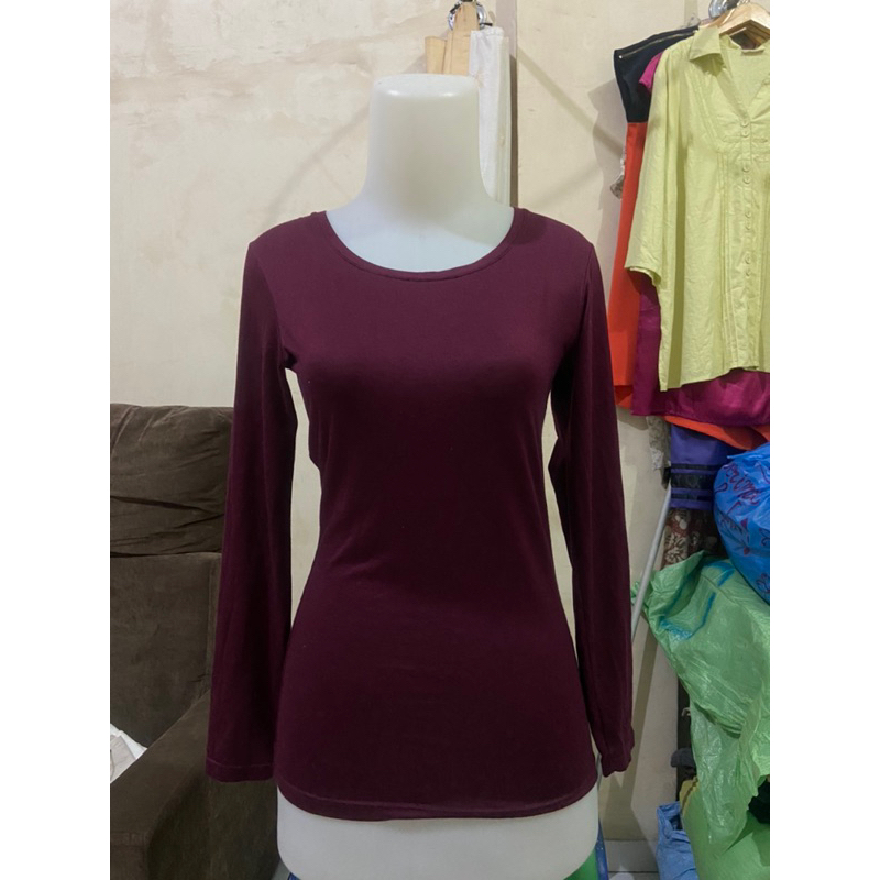 Uniqlo Merah Maroon