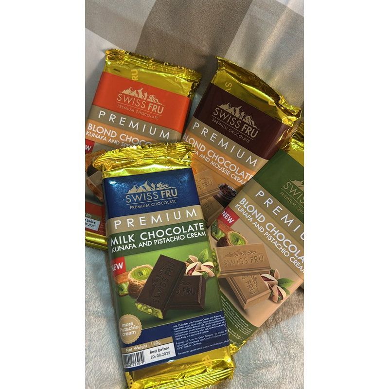 

Premium Milk Pistachio Kunafa Chocolate Dubai Viral