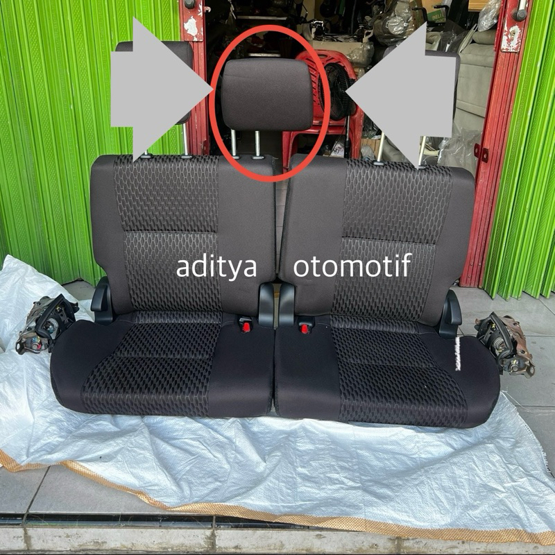 Headrest belakang bagian tengah innova reborn G
