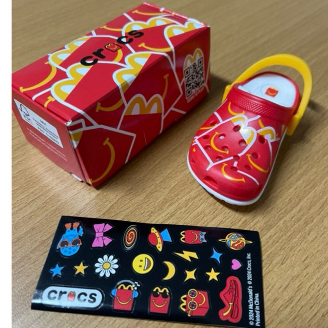 Mcdonald Crocs Happy meal Merah