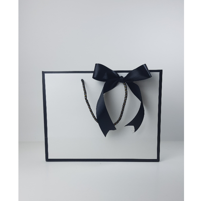 

Paperbag Ivory Lis Hitam Gift Edition UK 32,5 x 14 x 25cm