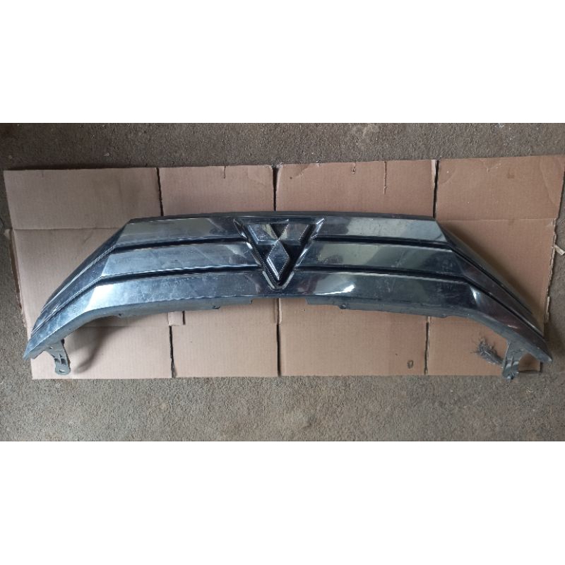 grill mitshubishi xpander original