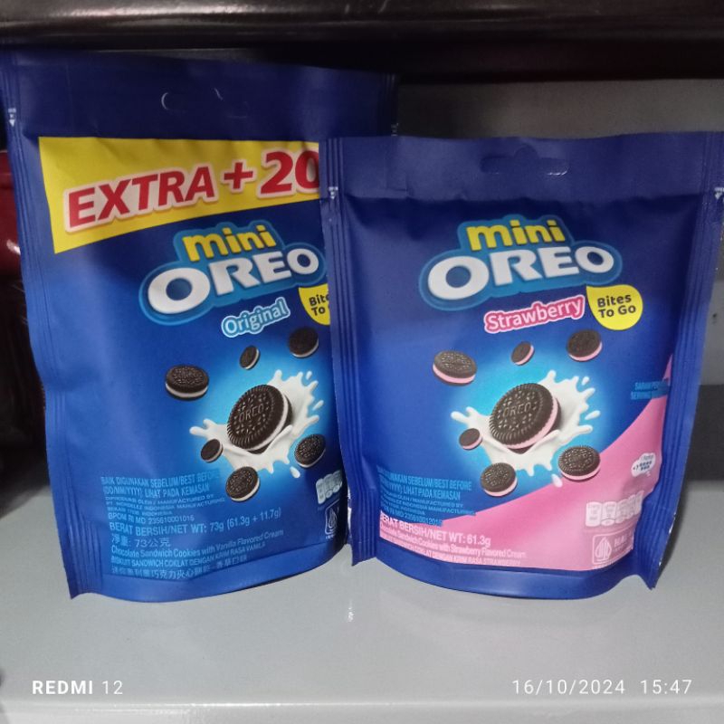 

MINI OREO pouch 61.3gr cokelat chocolate sandhwich cookies venilla flavored cream biskuit coklat dengan krim rasa strawberry stroberi