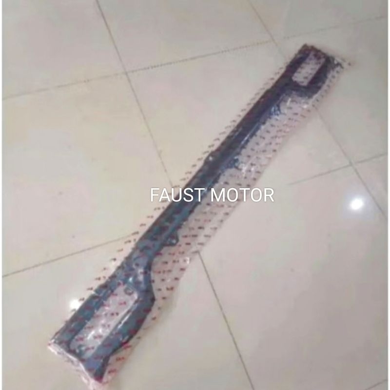 PANEL KUMIS GRILL DEPAN TAFT GT / F70 ORISINIL DAIHATSU