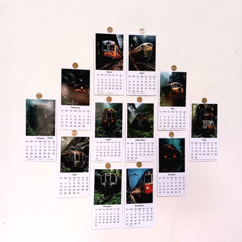 

[ Ruang Kreatif ] - Kalender Aesthetic Dinding Tempel 2025 - Dekorasi Ruangan - Tema ABANDONED TRAIN - Ukuran 8 x 16 cm - Gratis Stiker Bulat Aesthetic
