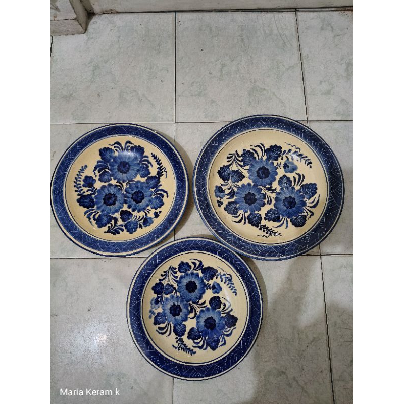 piring hiasan dinding