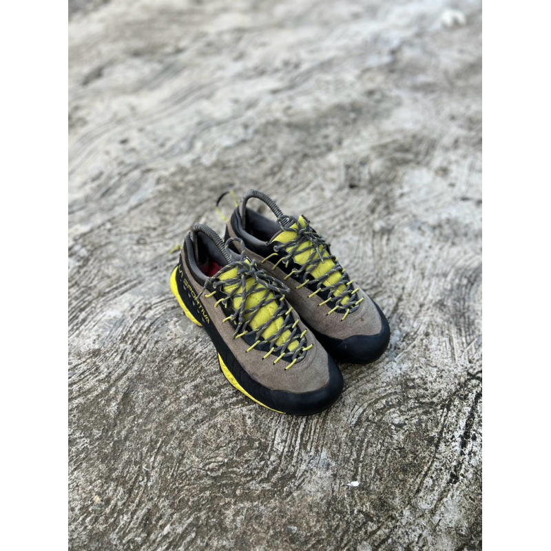 Sepatu gunung second original La sportiva