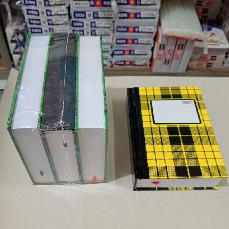 

1 Pcs Buku Oktavo 300 Kiky