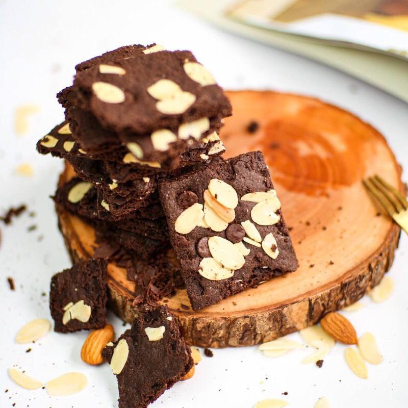 

VEGAN & GLUTEN FREE BROWNIE CRISPS