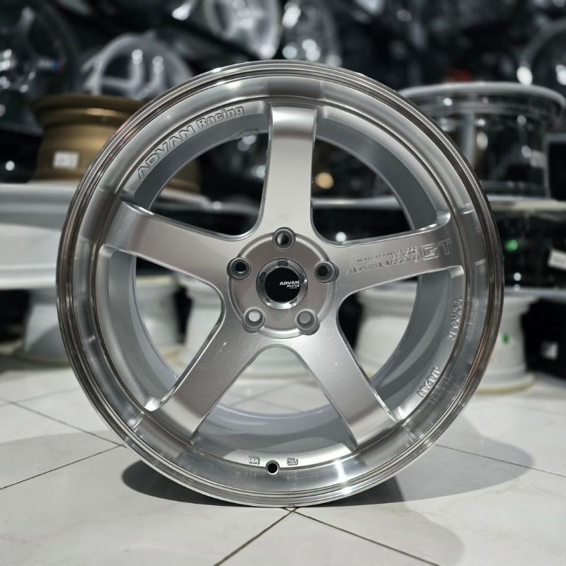 Velg mobil racing R18 ADVAN RG D2 LEBAR 9,5 ET 25 velg mobil racing ring 18 velg racing mobil import