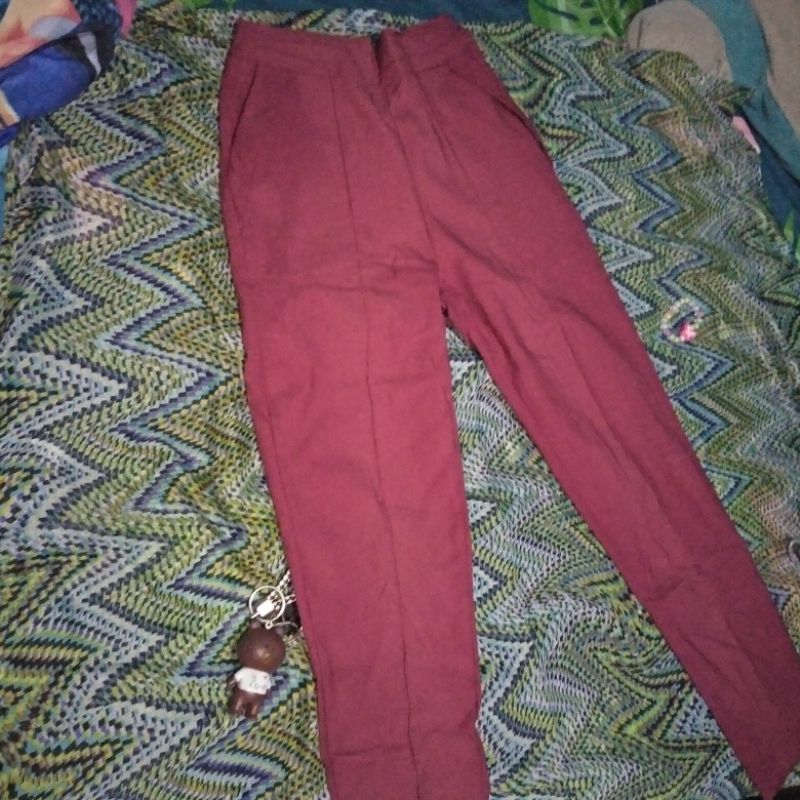 celana bahan merah maroon