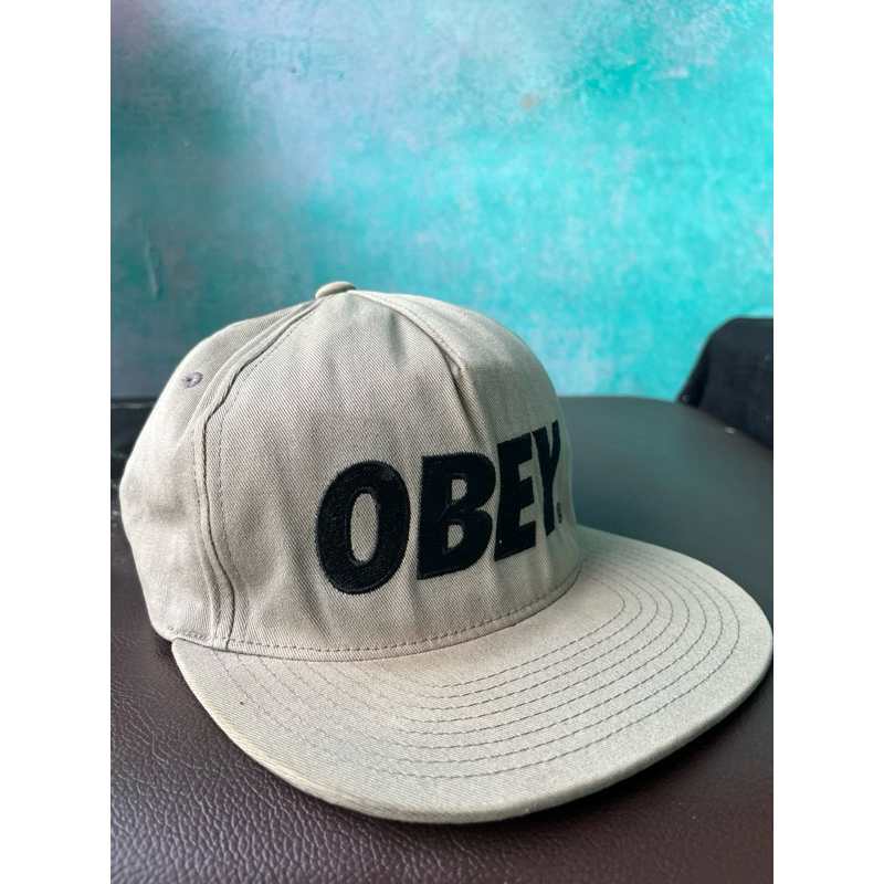 Topi Obey Original