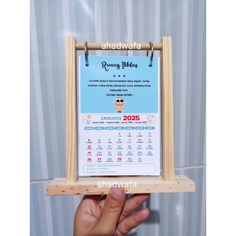 

Kalender Aesthetic Stand Kayu Kalender Meja Custom ukuran A5 dan A6