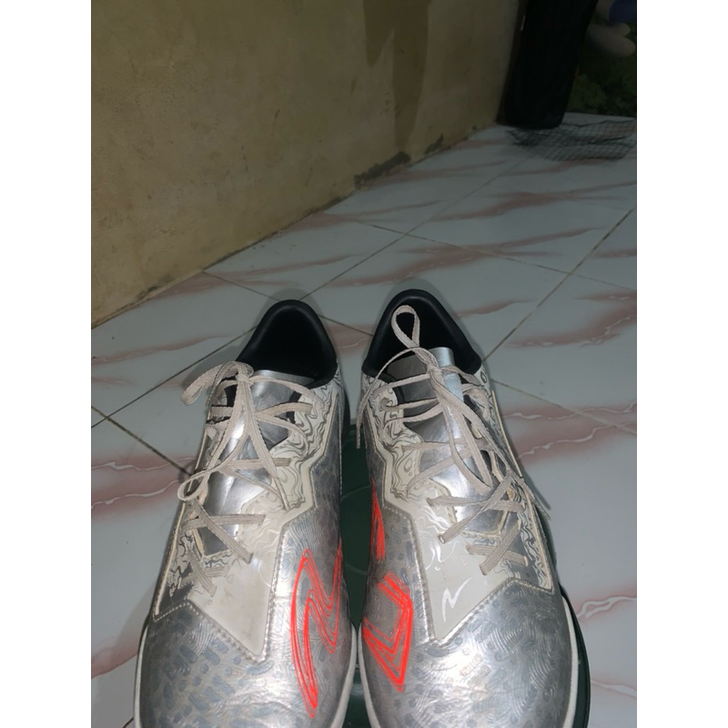 spatu futsal