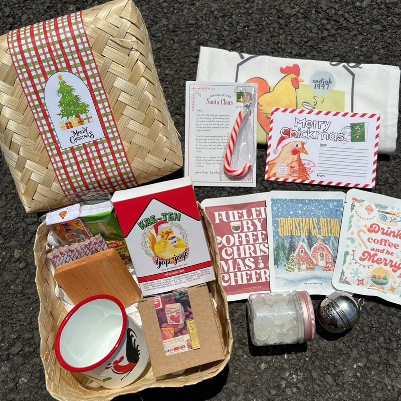 

HAMPERS NATAL bymakaira | Hampers Christmas Kado Natal Souvenir Natal Teh Gelas Ayam Drip Bag Coffee Totebag Natal | Kado Natal Christmas Gift Hadiah