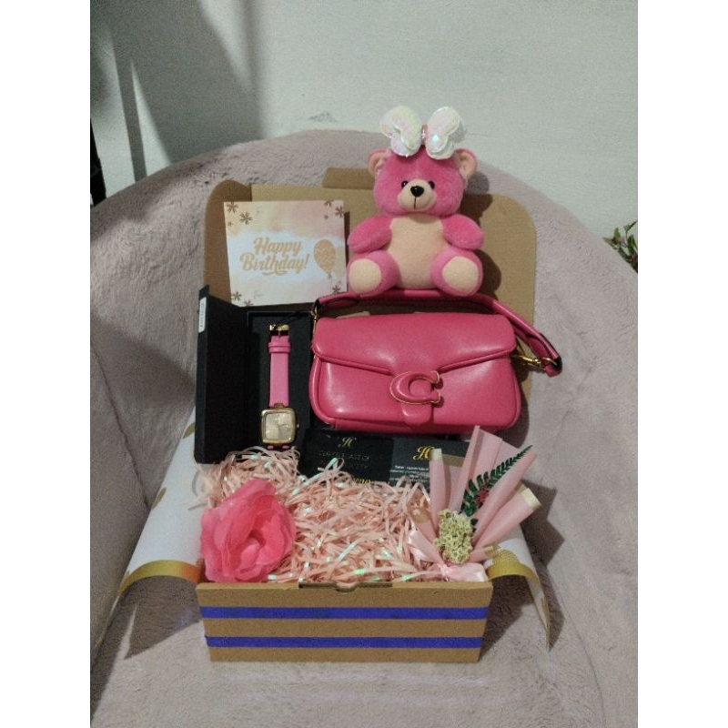 

Hampers Tas Perempuan Remaja Dewa Kado Ultah Wanita Istimewa
