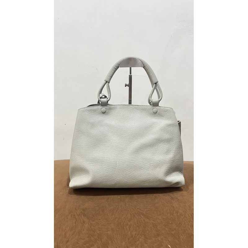 tas brand bege second