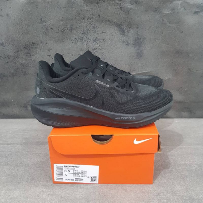 Sepatu Nike Air Zoom Vomero 17 Black