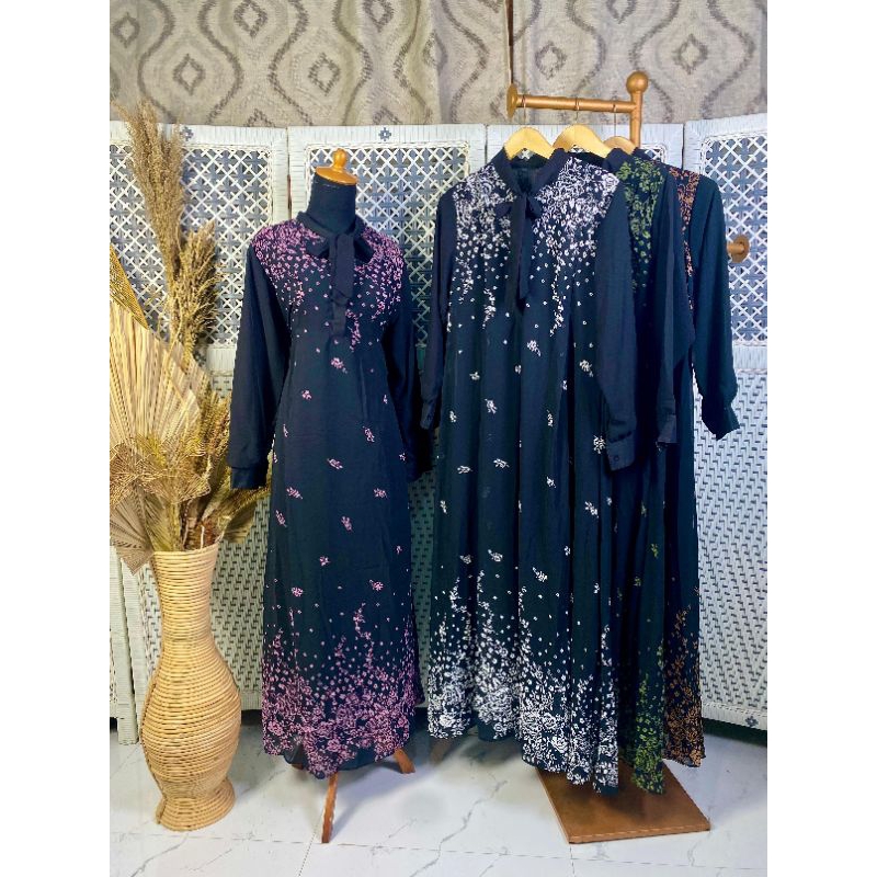 Gamis ceruty hitam terbaru  gamis ceruty motif bunga / gamis simple elegan / gamis lebaran kekinian