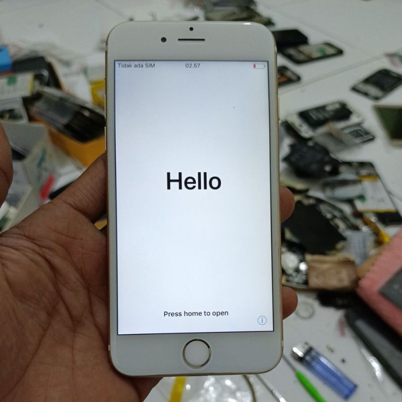 UNIT IPHONE 6S MODEL A1688 MINUS SEPERTI DIGAMBAR MESIN SEGEL BELOM PERNAH SERVIS LCD ORIAN SENTUH N