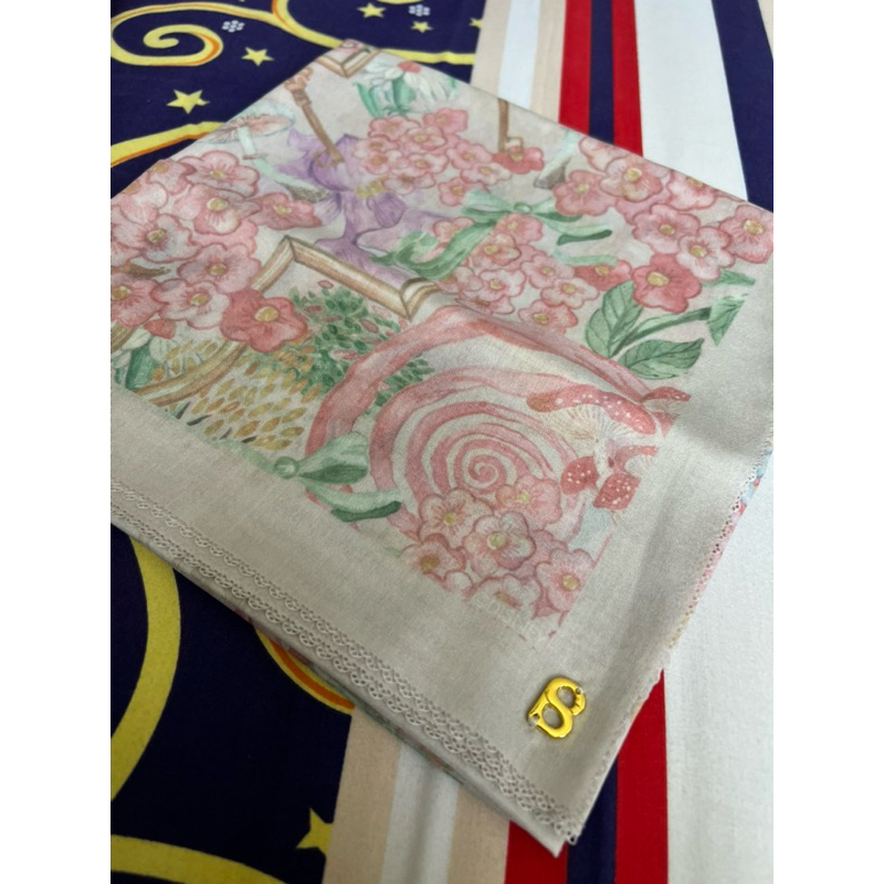 Buttonscarves Wonderland - Pearl