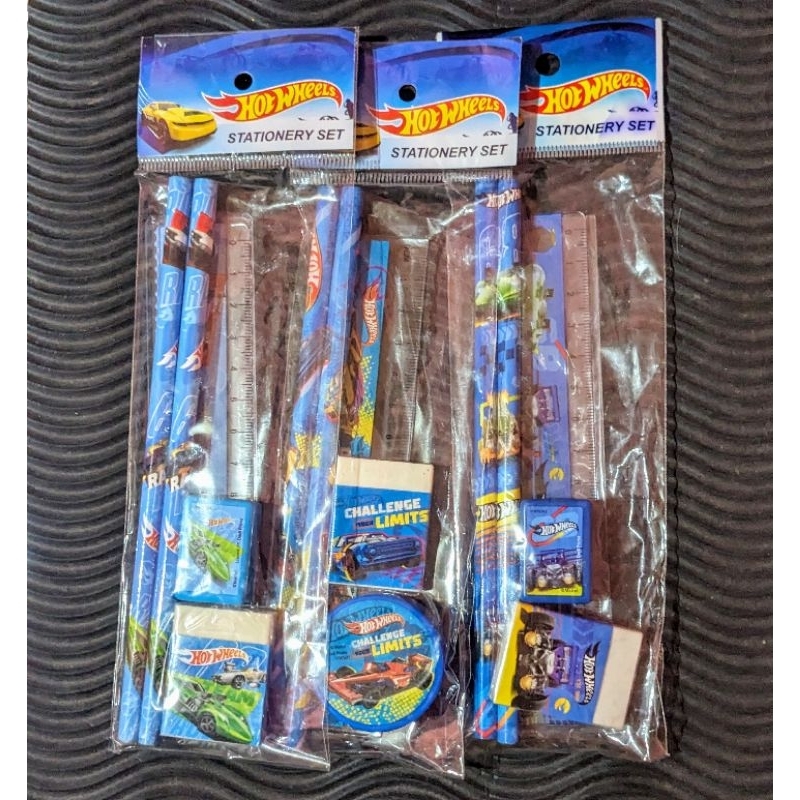 

Hot wheels stationary set pensil Batman