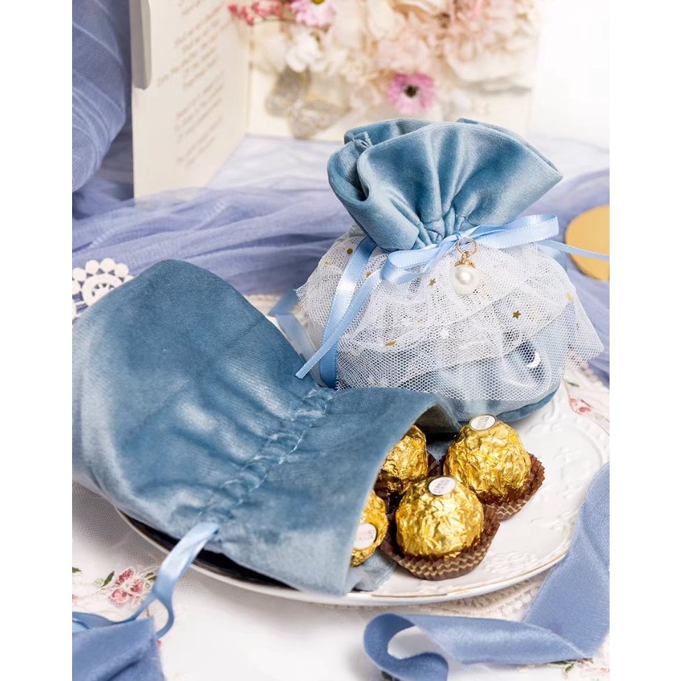 

Serba Mutu Kantong pouch permen hampers serut bahan velvet pouch Hampers kue kering