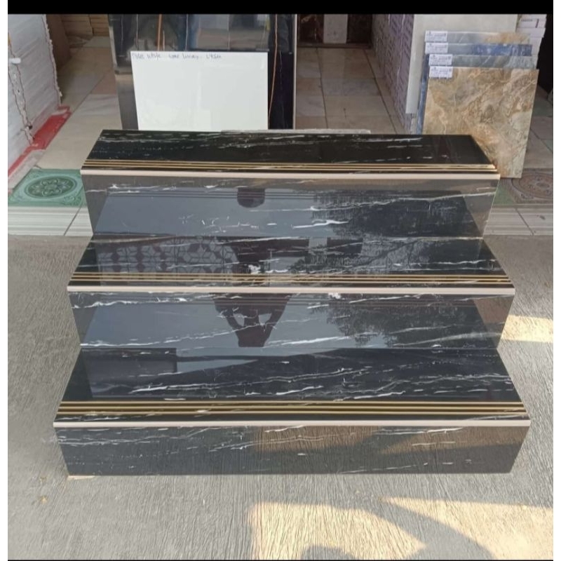 granit tangga glosy hitam freem