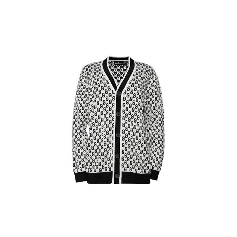 Buttonscarves Benang Jarum Lilith Skirt | BJ Monogram Cardigan | BJ Chupa Cups Pleated Shirt |