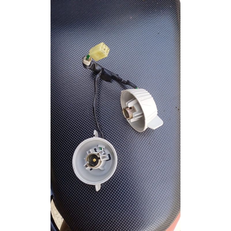 soket fitting lampu belakang toyota soluna