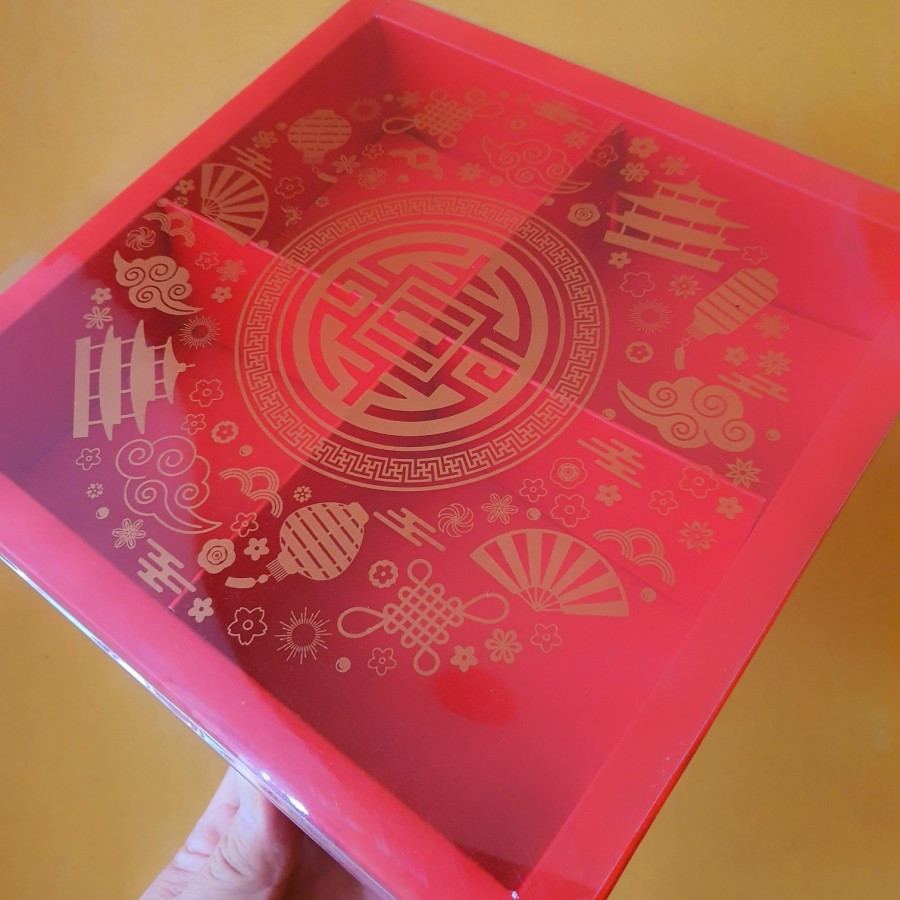 

1 Pack Isi 5 Pcs Dus Parcel Imlek Mika Merah Box Motif Chinese New Year Ukuran 22x22x6 cm