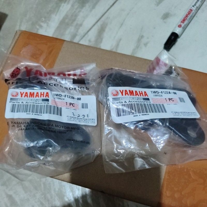 STAY BREKET GANTUNG MESIN YAMAHA R25 KANAN KIRI PART ORIGINAL YAMAHA