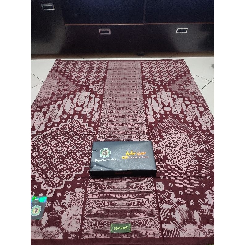 Sarung gajah duduk warisan