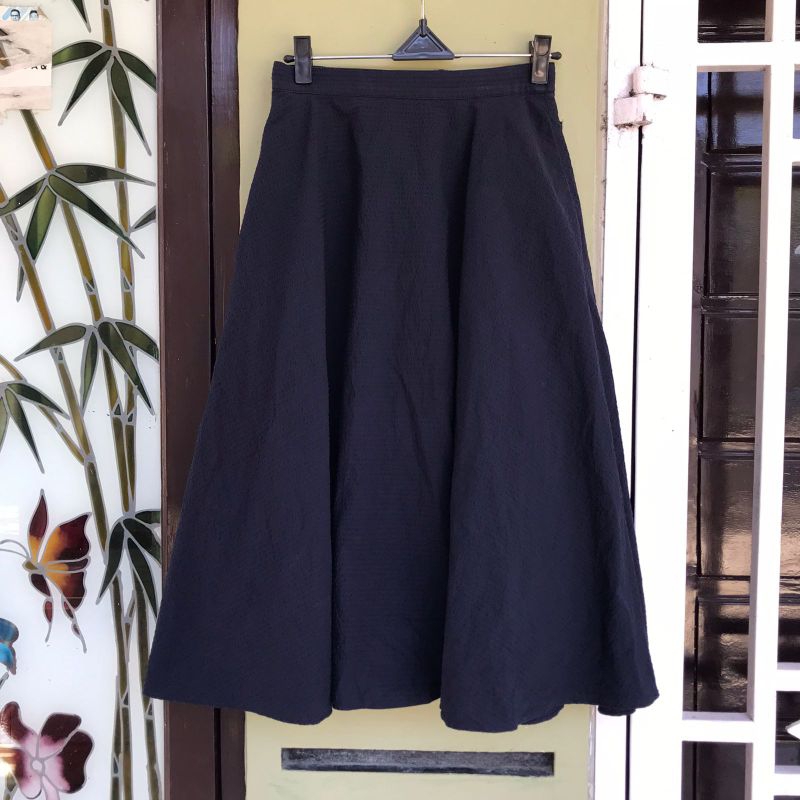 rok wanita uniqlo size 24 second bekas preloved Branded
