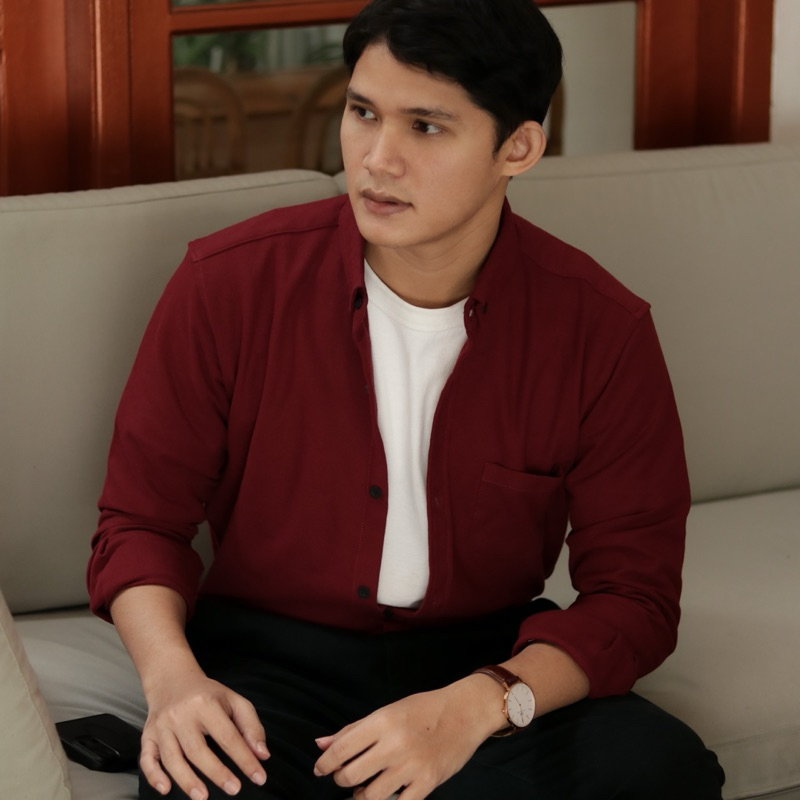 Kemeja Katun Pique Maroon Lengan Panjang Merah Slim Fit
