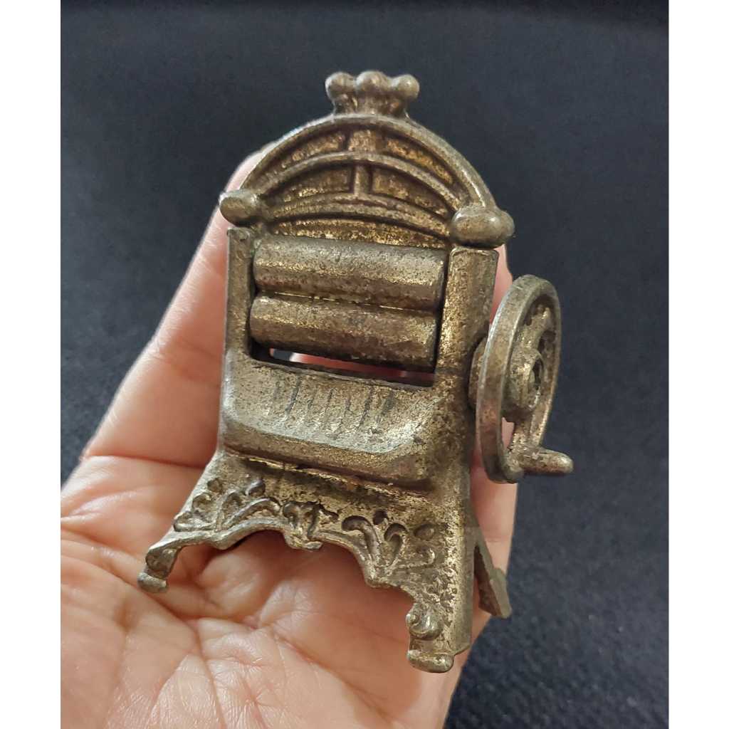 

pajangan miniatur serutan es babet ukir